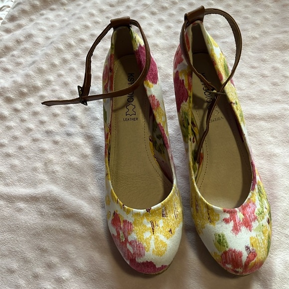 Floral Wedge Heels with Ankle Strap - Picture 2 of 3